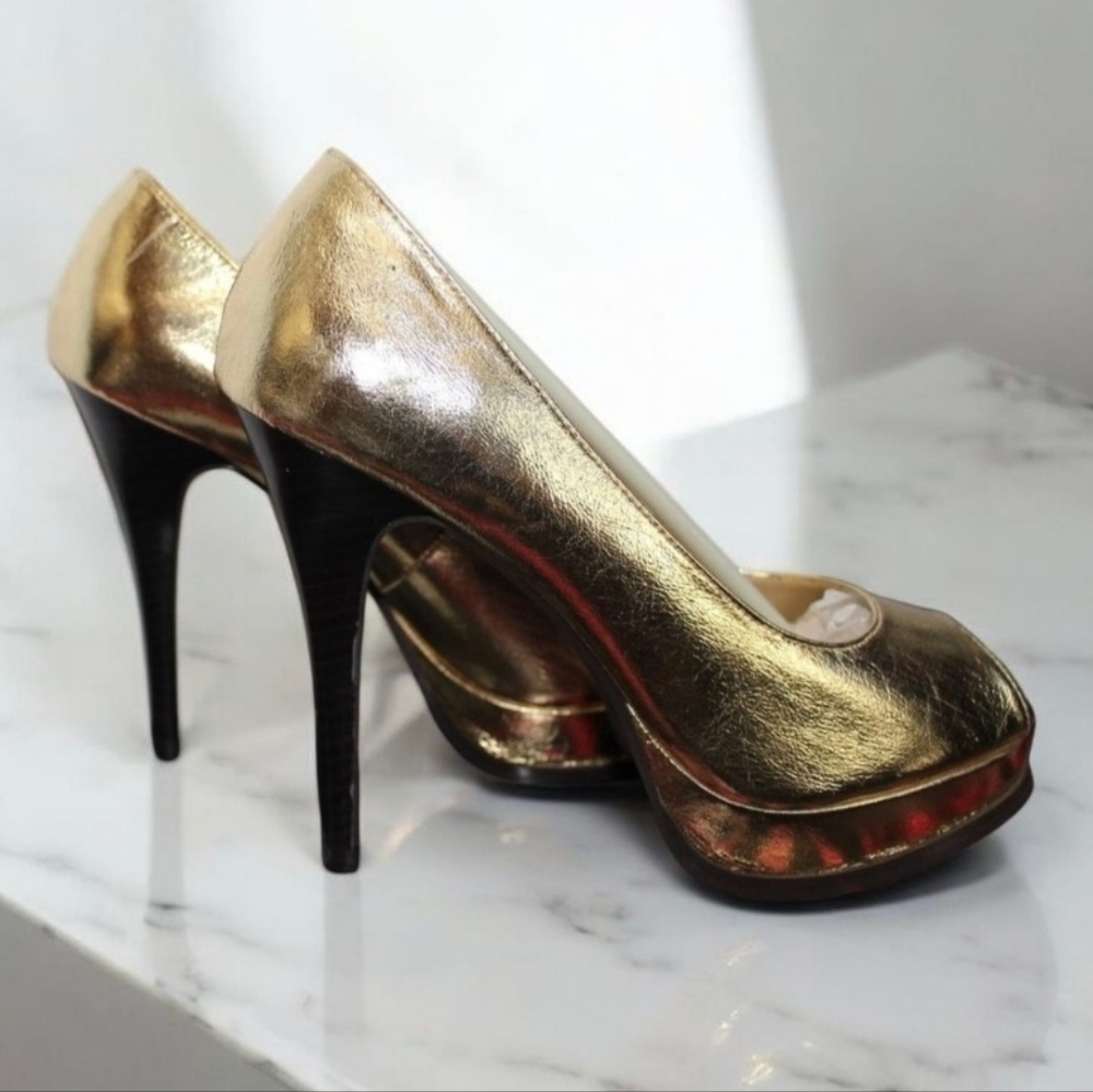 Qupid Valtina-11 Gold Crinkle High Heels size 7 1/2 NWOT